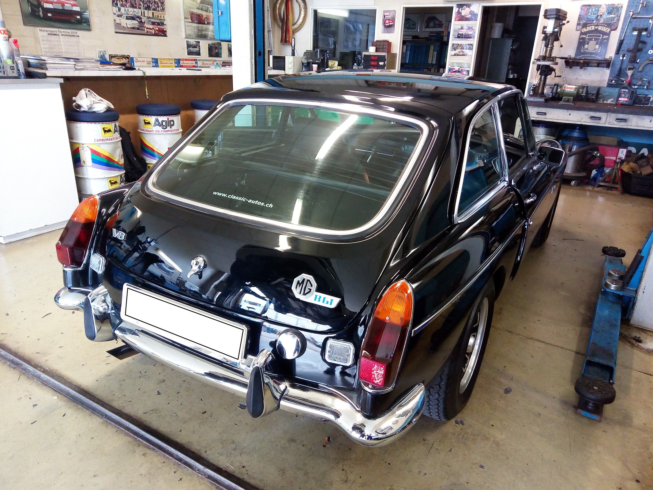 Klassisches Fahrzeug bei Garage Bâle